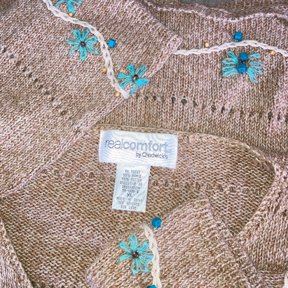 V Neck Brown Sweater w Turquoise Beads Yarn - Picture 8 of 9